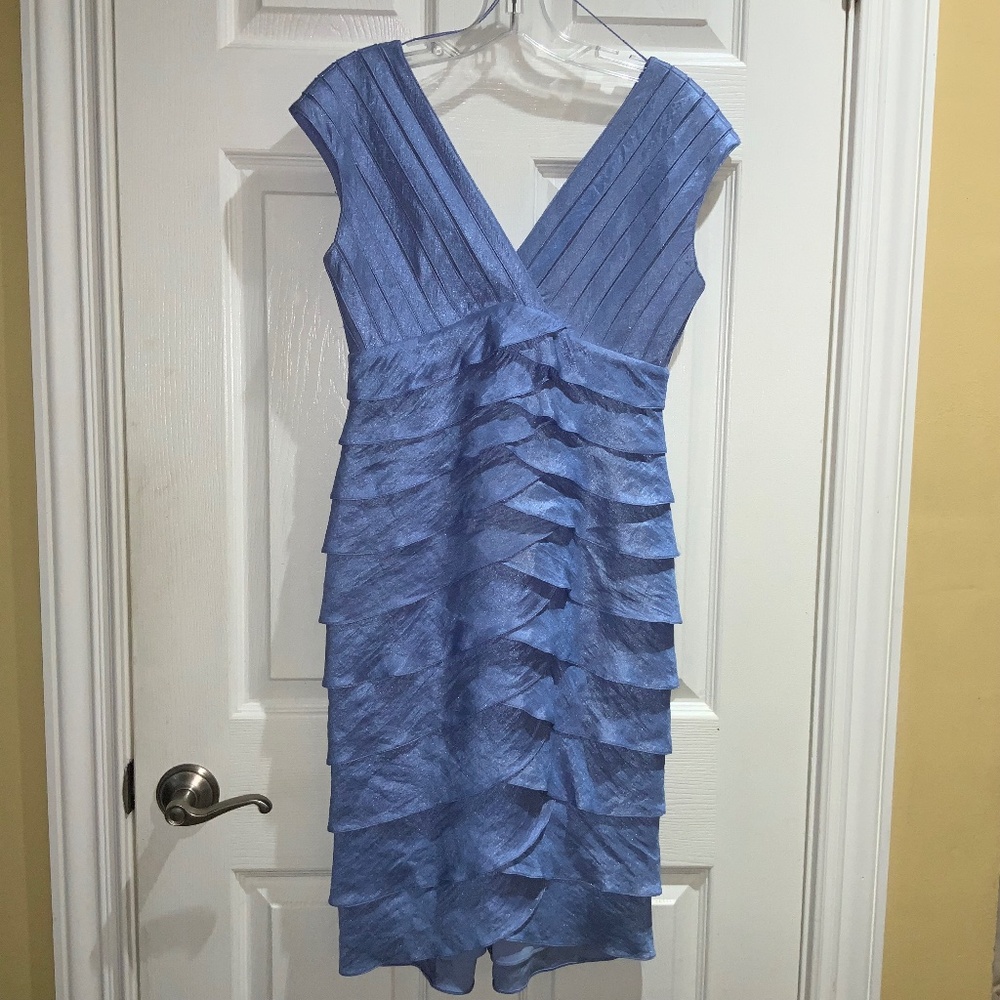 Adrianna Papell iridescent blue V neck pleated bodice cocktail dress 4 mermaid